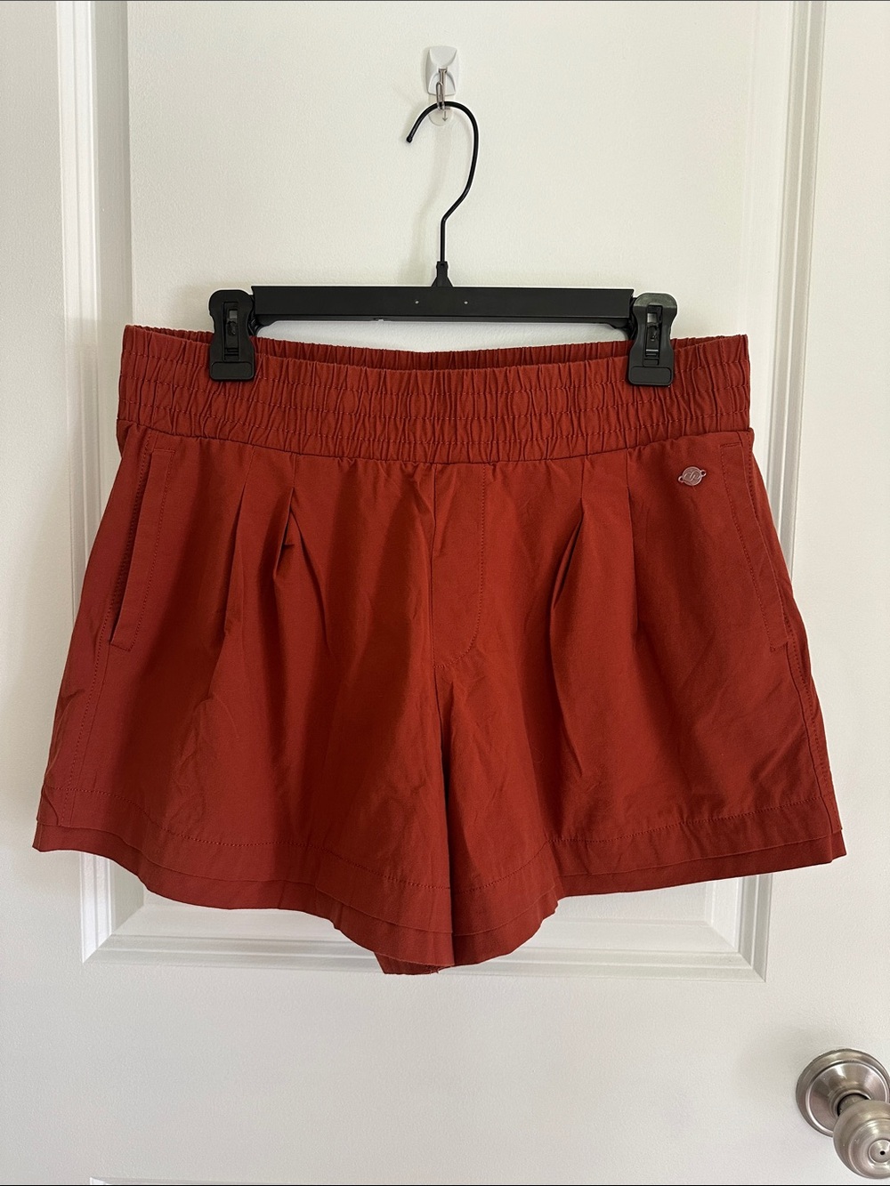 Calia Women's High-Waist Elastic Utility Shorts in Rust